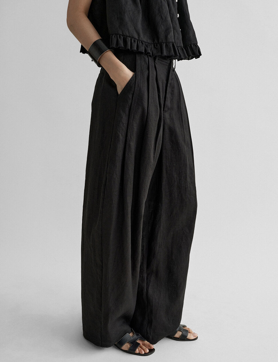 Barrel-Leg Linen Pant in Black-PREORDER