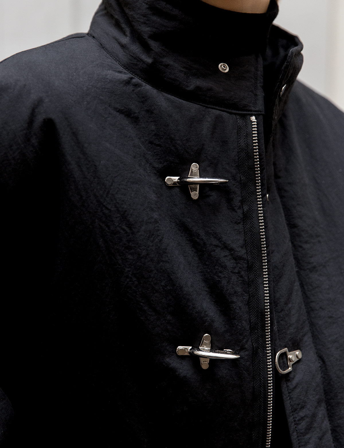 Metal Clip Black Puff Jacket